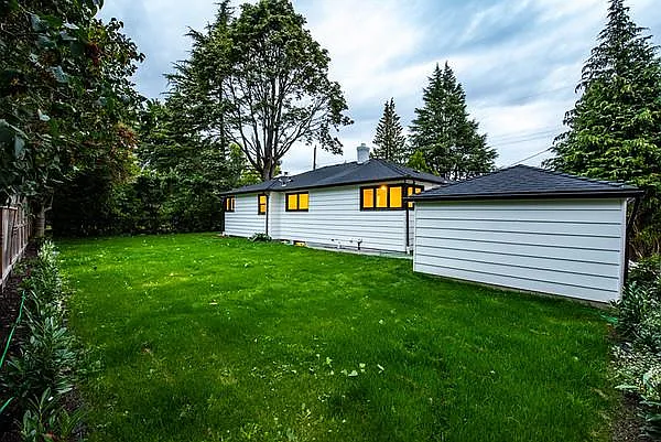 32nd Ave NW — Photo 4