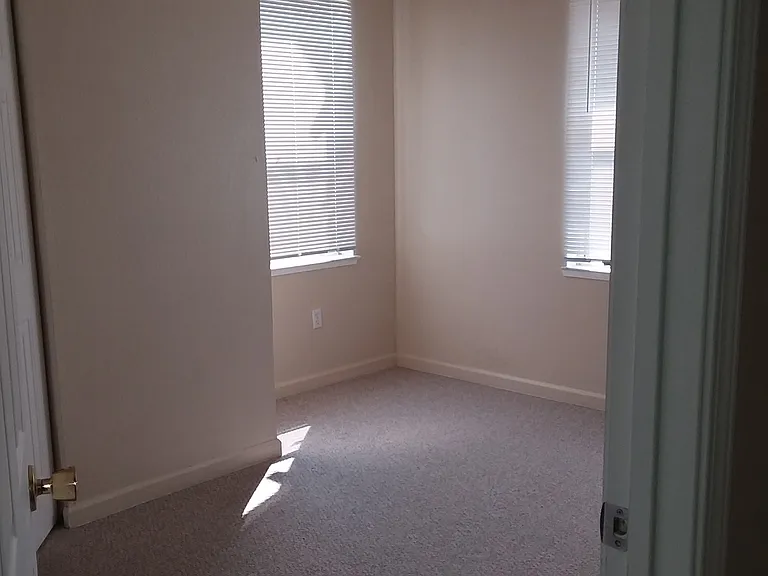 140 Walti St — Photo 6