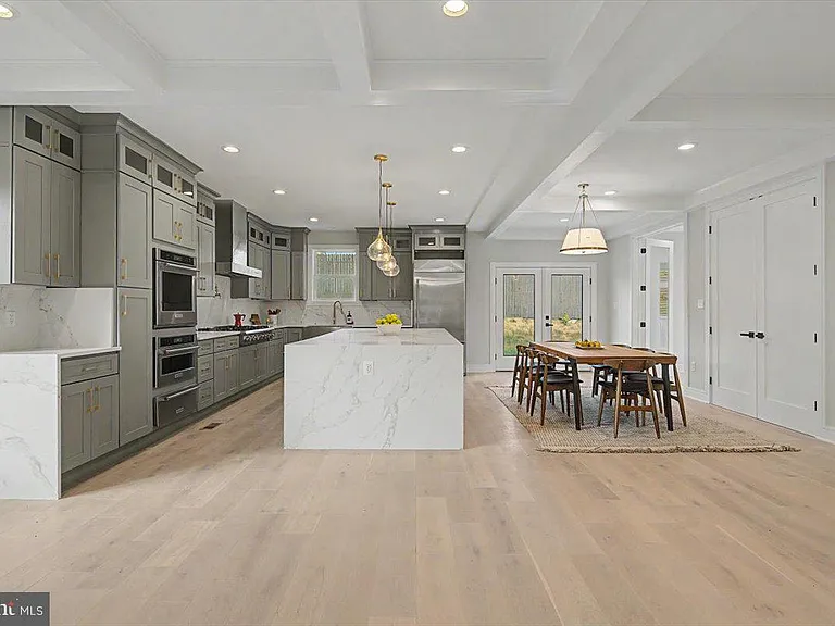 2902 Vista St NE — Photo 16