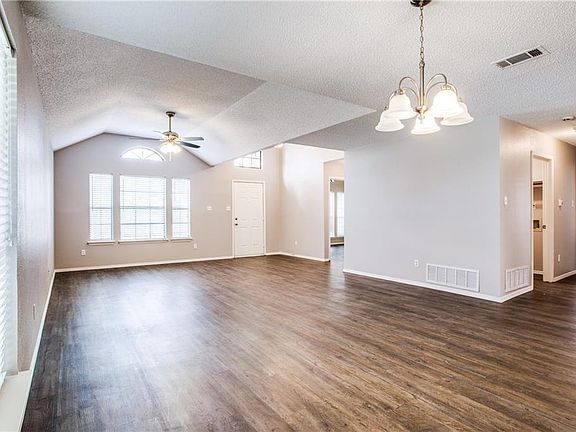 4th image of 4829 Scots Briar Ln