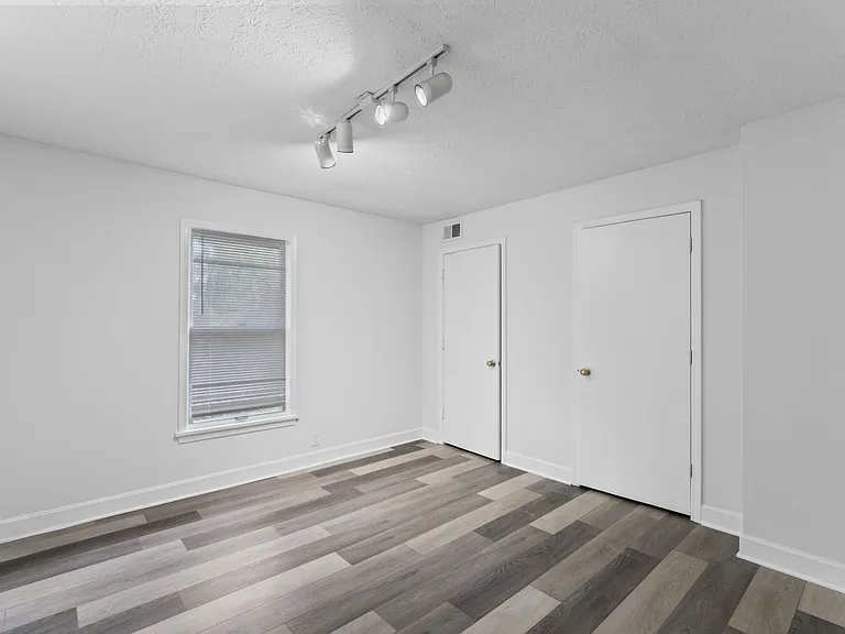 10331 Shelbyville Rd — Photo 12