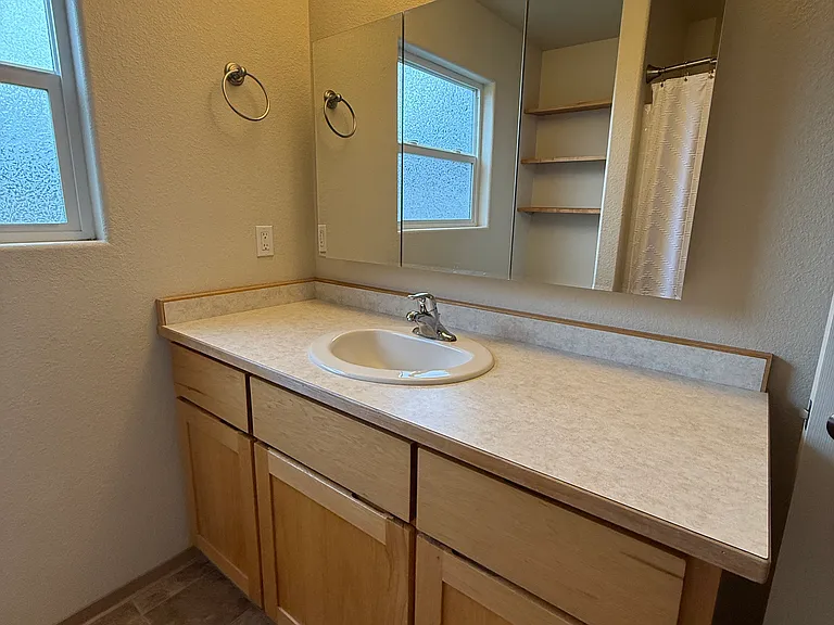 1079 Hilltop Dr — Photo 17