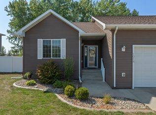 1914 28th St SW, Minot, ND 58701