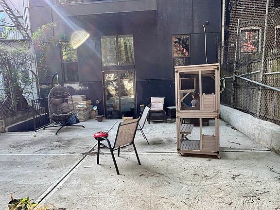 3rd image of 252 Melrose St #1B