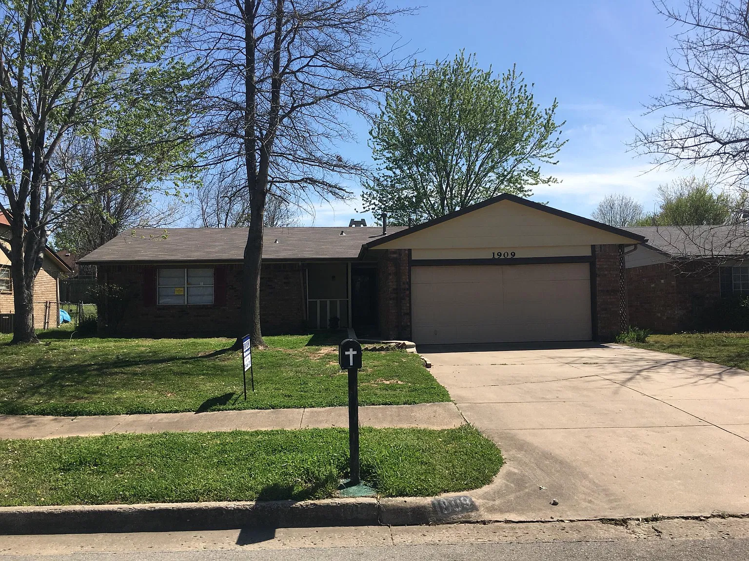 1909 W Gary St — Photo 4