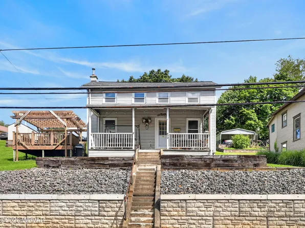 72 N Main St, Montgomery, PA 17752
