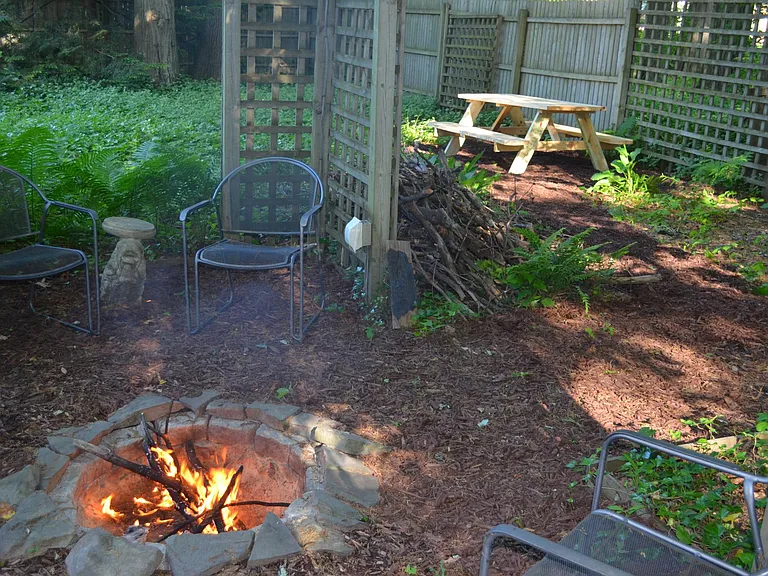 1009 Sycamore Dr — Photo 22