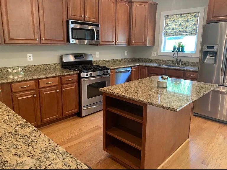 2132 Saranac Ct — Photo 7