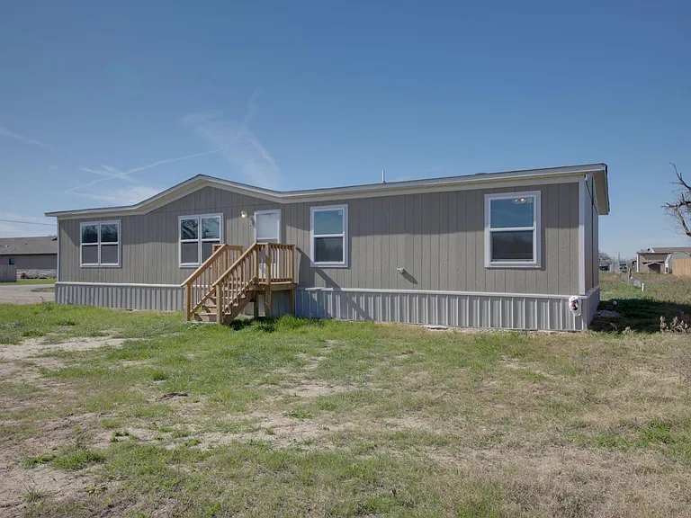 114 Las Estancias Dr — Photo 3