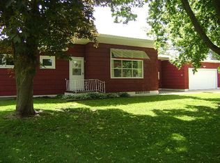 725 2nd St E, Cresco, IA 52136