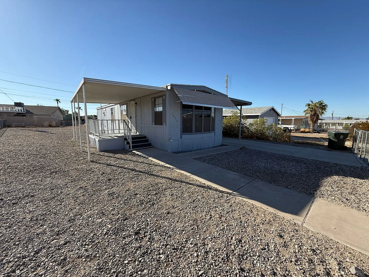 Located in Fort Mohave! 2 Bedroom Mobile Home — Photo 1