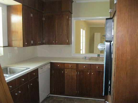 4th image of 403 W Barnard St