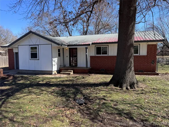 815 S Locust St, Skiatook, OK 74070