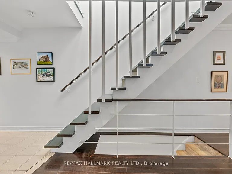 146 Roslin Ave — Photo 17