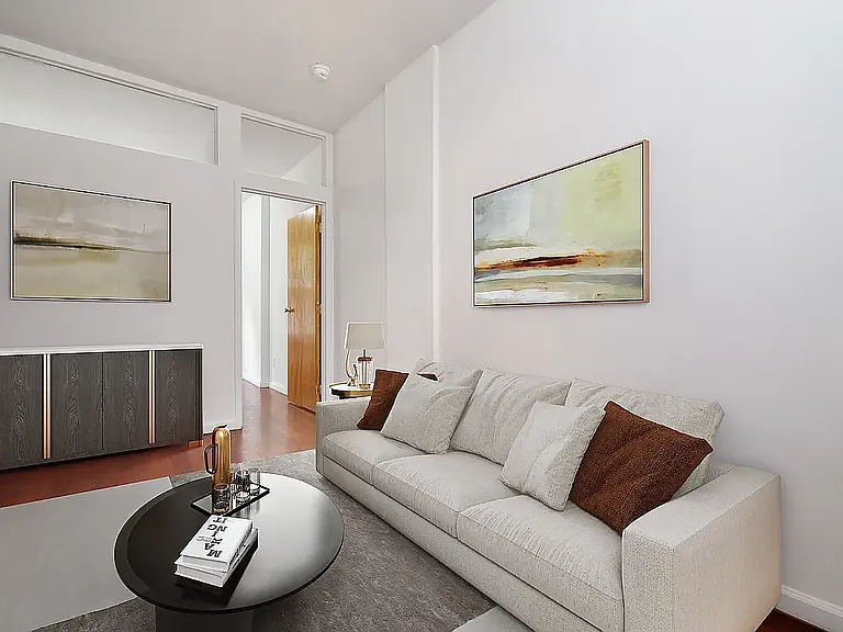 249 E 10th St #17 — Photo 3
