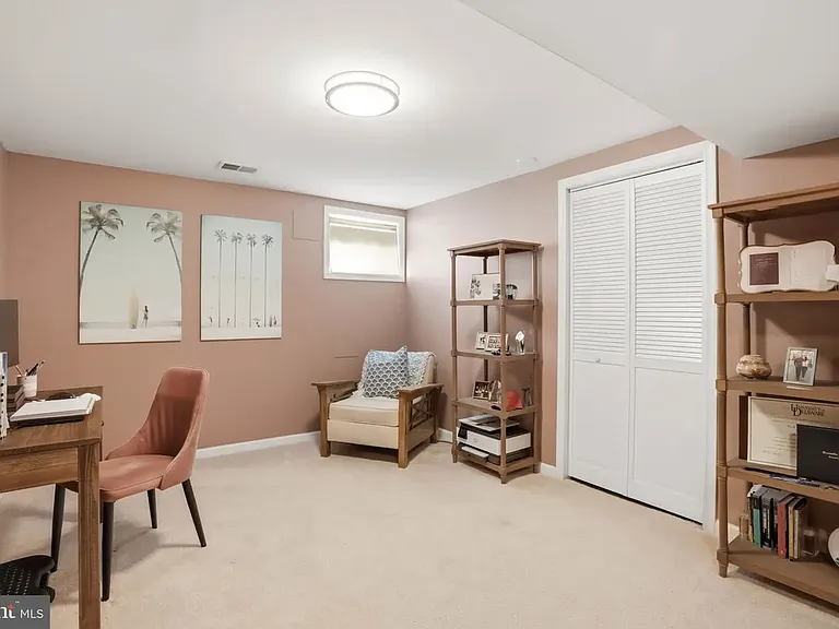 810 Venice Dr — Photo 15