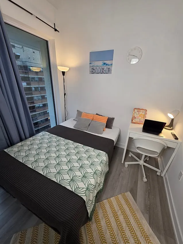 Deluxe Room - St Patrick St & Dundas St W — Photo 2