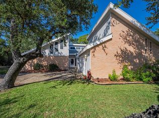 21 S Lake Dr, Rockport, TX 78382