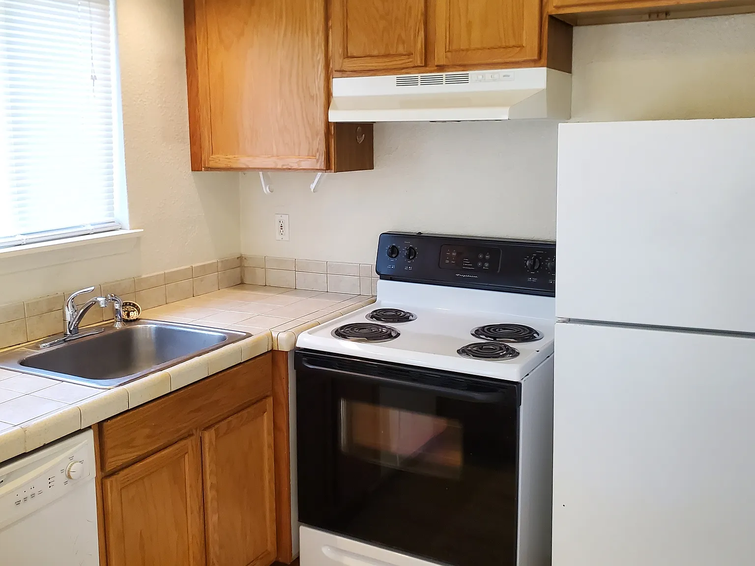 25182 East Broadway Avenue - 10 — Photo 3