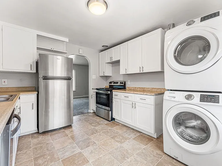 3609 Hudson St — Photo 9