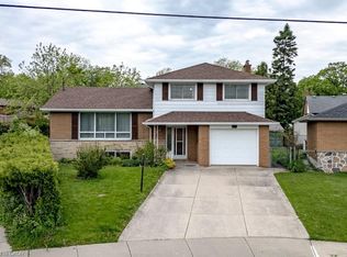 134 Greeningdon Dr, Hamilton, ON L9A3A9