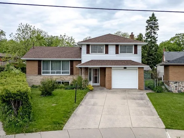 134 Greeningdon Dr, Hamilton, ON L9A 3A9