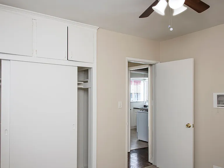 1150-1154 E Chevy Chase Dr — Photo 8