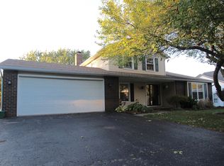 81 Kinmont Dr, Rochester, NY 14612