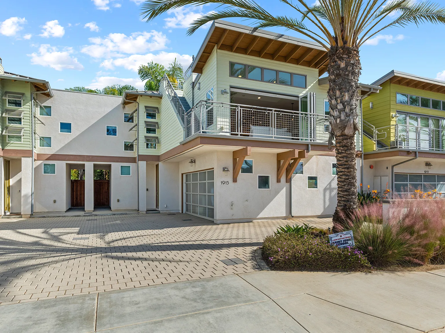1915 N Vulcan Ave — Photo 2