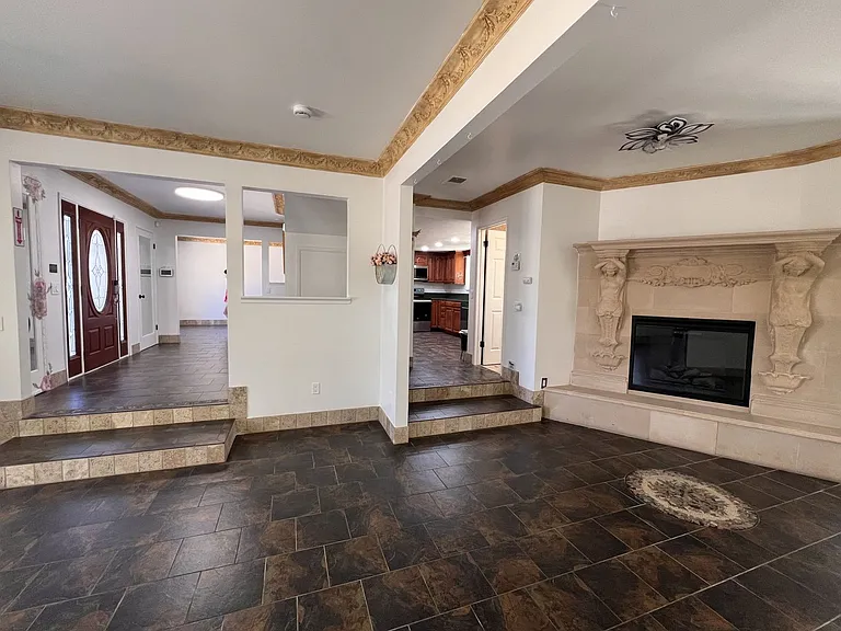 912 Yosemite Ln — Photo 9