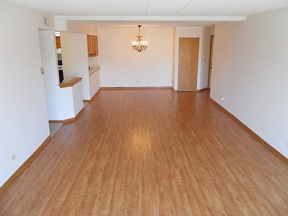 4th image of 440 E Montrose Ave APT 303