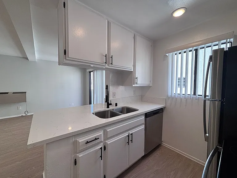 132 Clark Dr — Photo 7