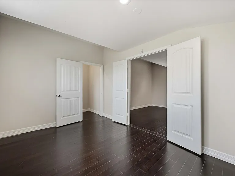 5302 Saxon Dr #1/2 — Photo 20