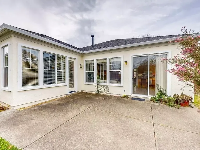 402 Dove Ln — Photo 21