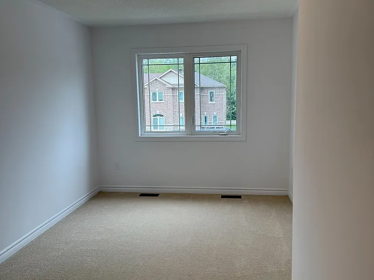 44 Milson Cres — Photo 8