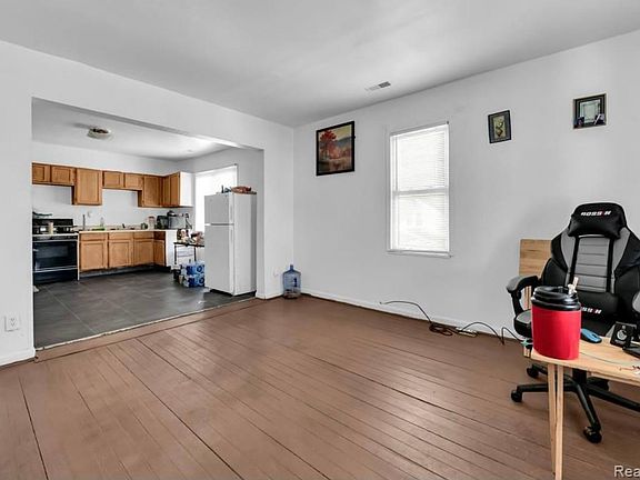 5th image of 2300 Whalen St #F2