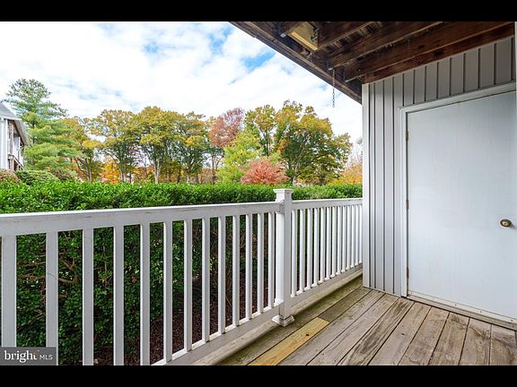 2nd image of 1404 Waters Edge Dr