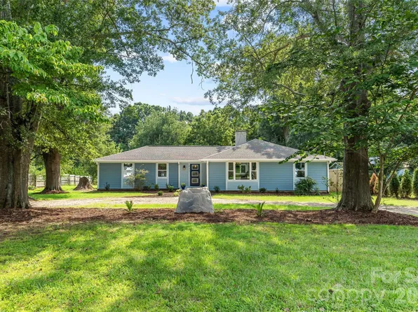 821 Dallas Spencer Mountain Rd, Dallas, NC 28034