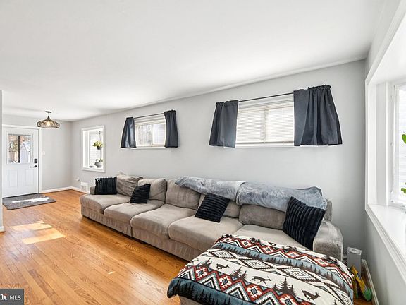 3rd image of 6735 Radcliffe Dr