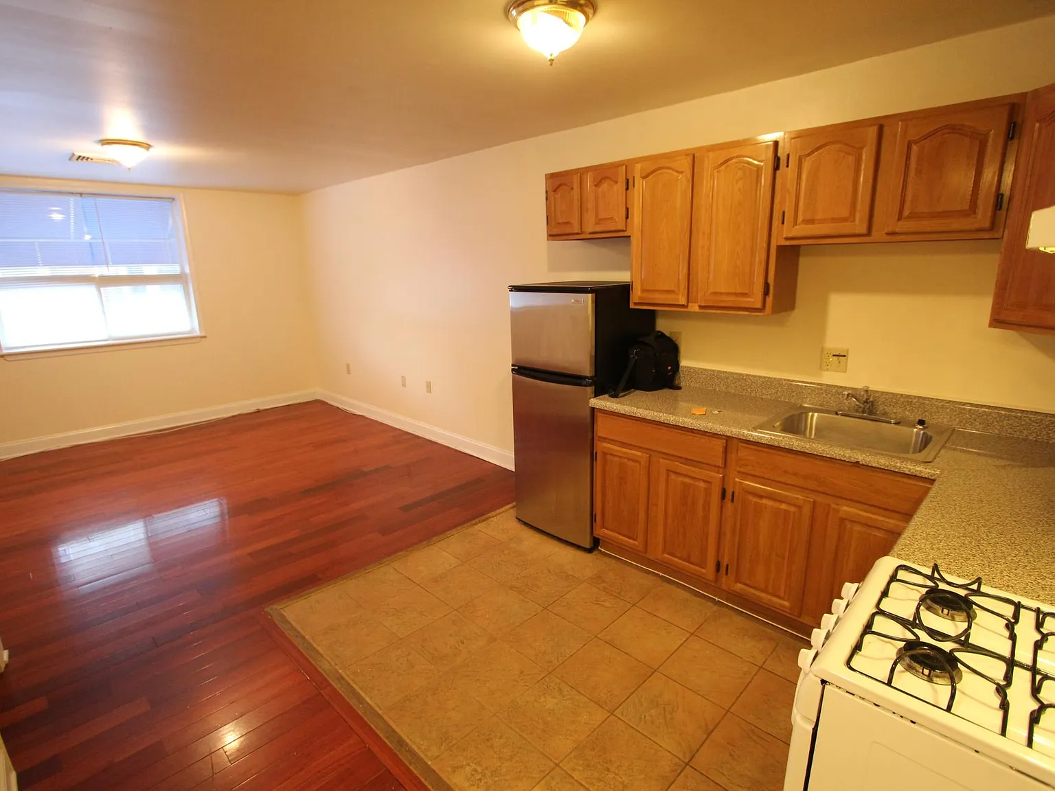 2 bed, 700 sqft, $1,495 — Photo 3