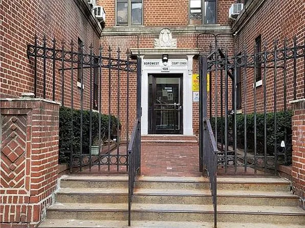 1025 45th St APT 2G, Brooklyn, NY 11219