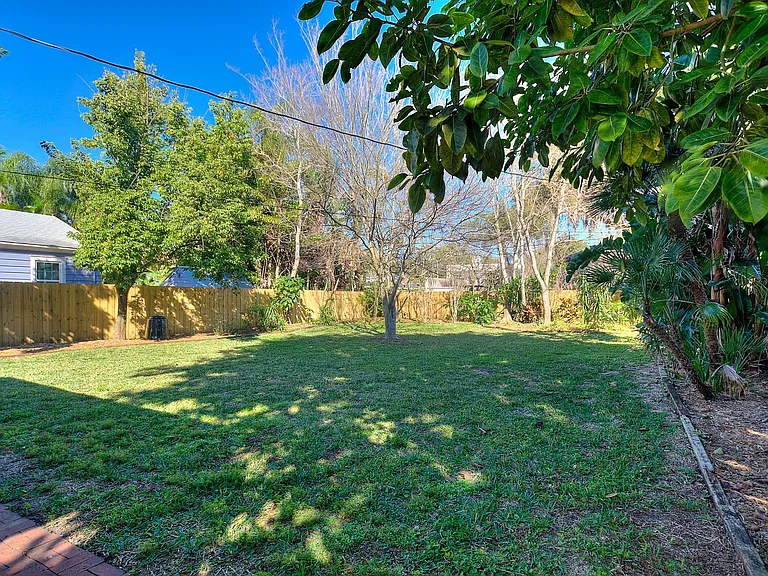 437 Richmond St — Photo 23