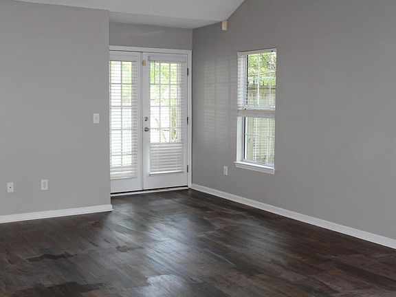 4th image of 450 Manorwood Ln