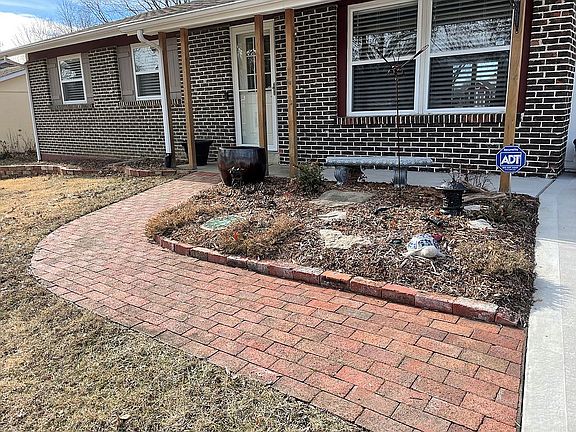 2nd image of 341 Woodbridge Dr
