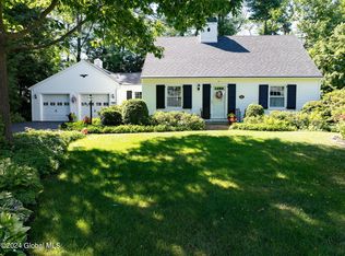 51 Greenleaf Dr, Delmar, NY 12054