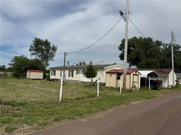 3317 SW Christie Lane Rd, Saint Joseph, MO 64504