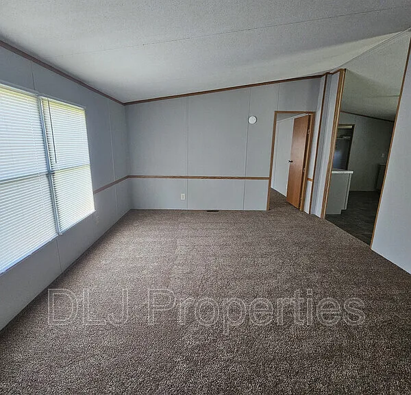 1376 Providence Rd — Photo 7