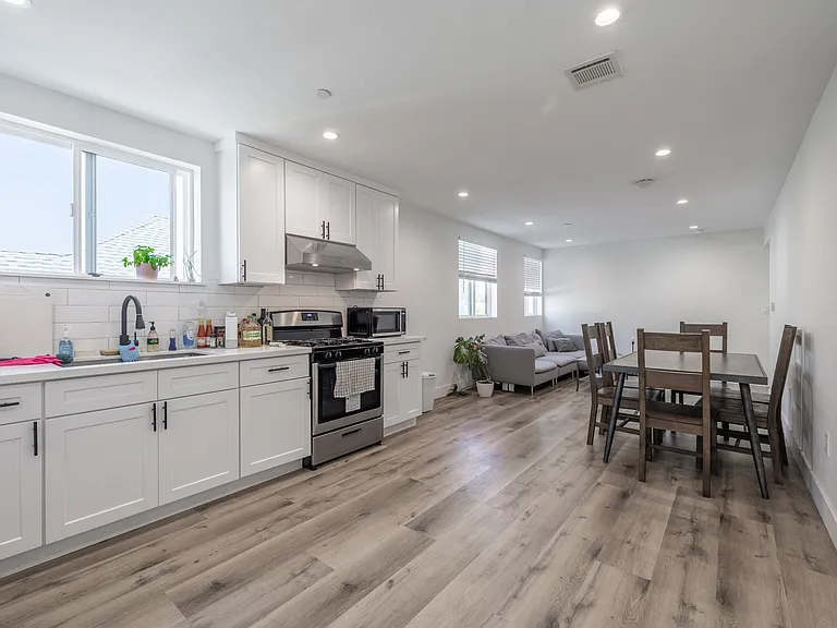 1183 Rolland Curtis Pl #4 — Photo 1