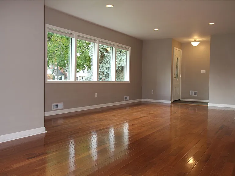 32349 Sheridan Dr — Photo 6