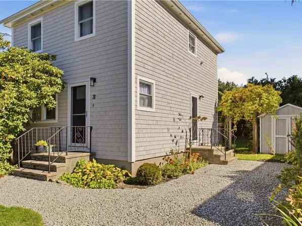 31 Loring St, Middletown, RI 02842